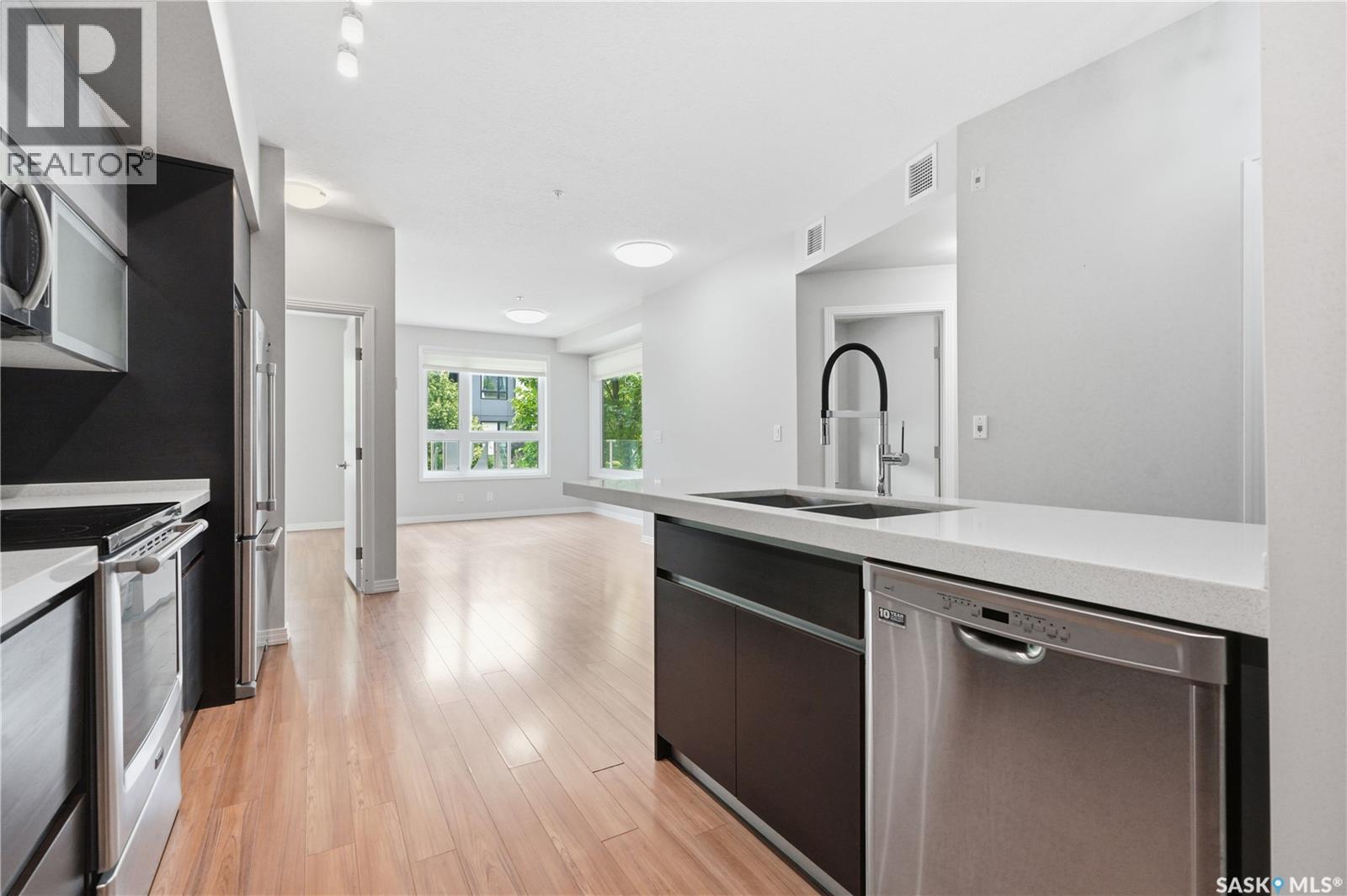 #119 235 Evergreen SQUARE - 8