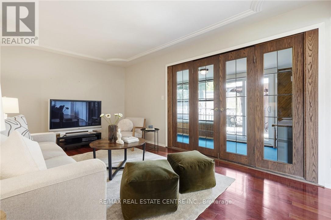 56 RENWICK AVENUE - 15