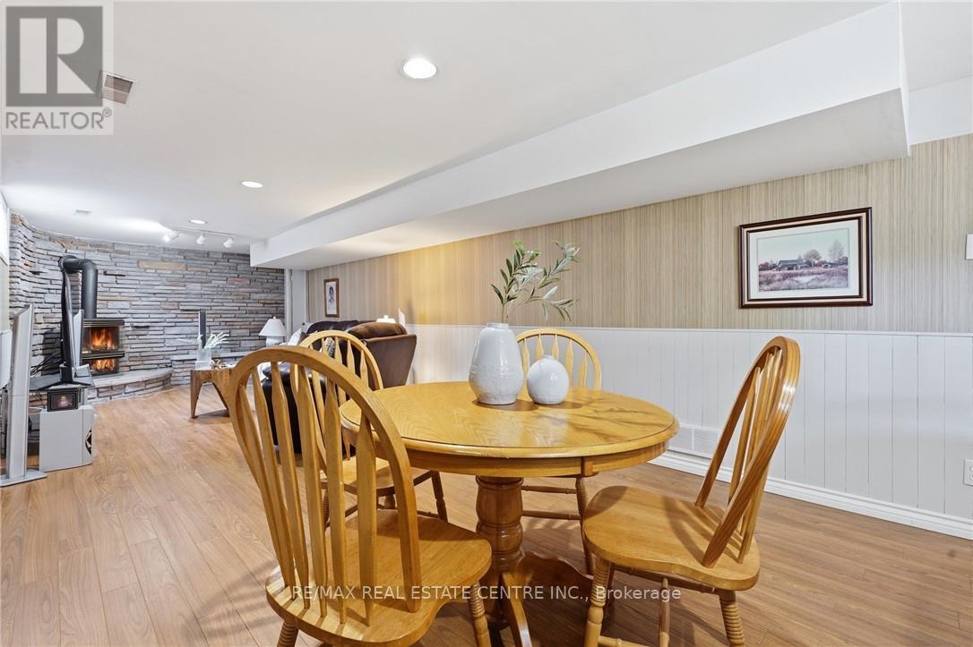 56 RENWICK AVENUE - 27