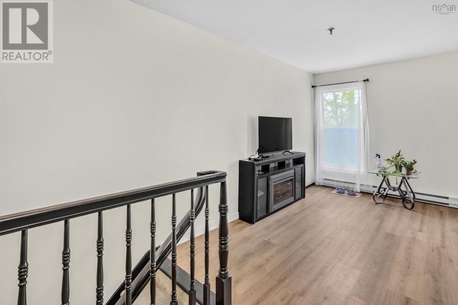 #101 75 Collins Grove - 13