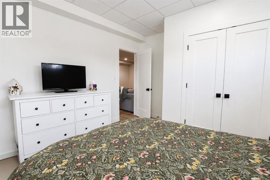 10501 148 Avenue - 33