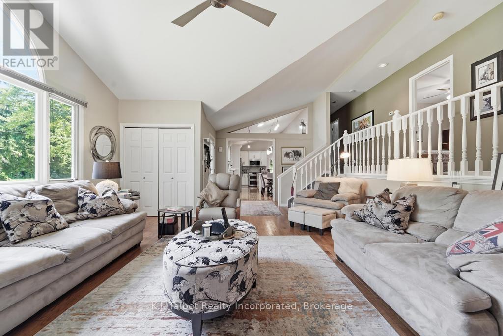 6 DAVID STREET E - 10