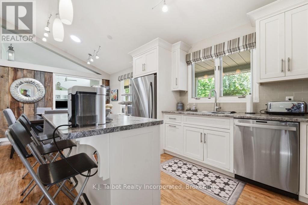 6 DAVID STREET E - 16