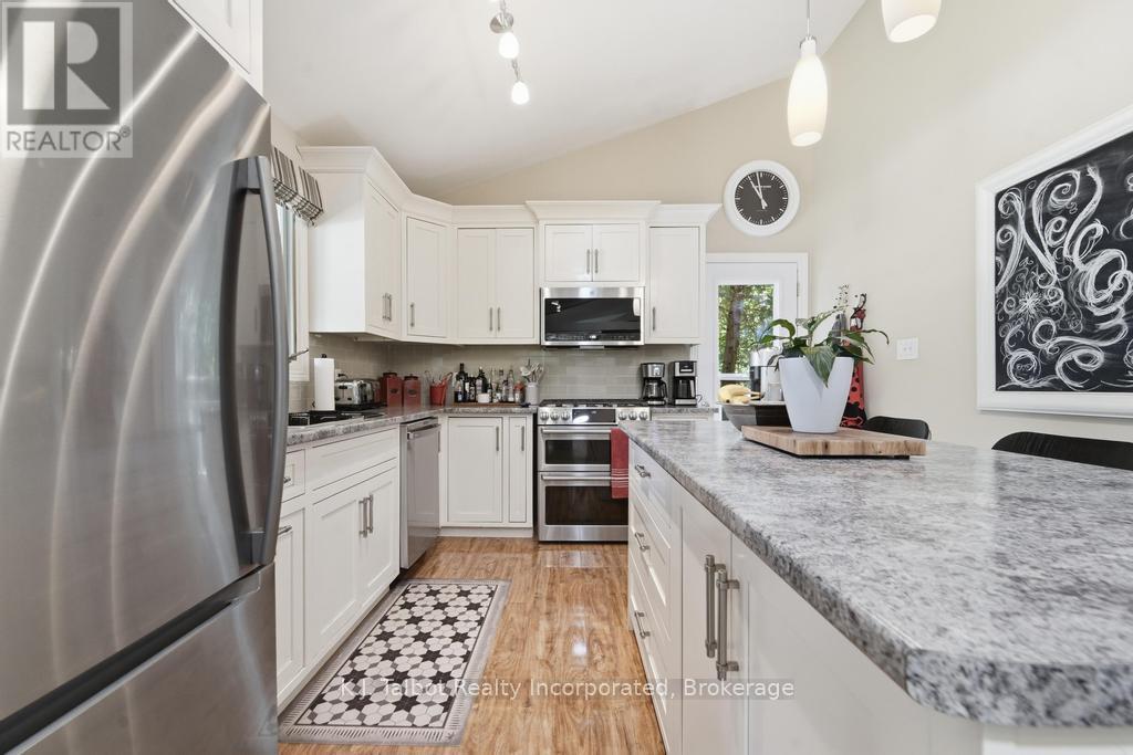 6 DAVID STREET E - 15