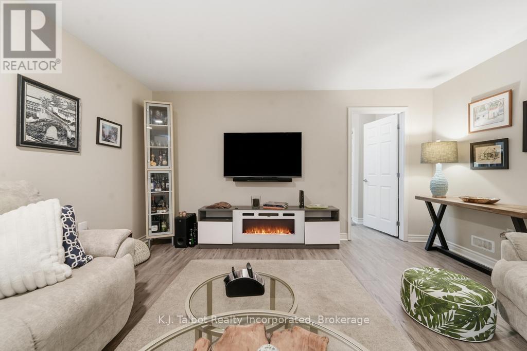 6 DAVID STREET E - 28