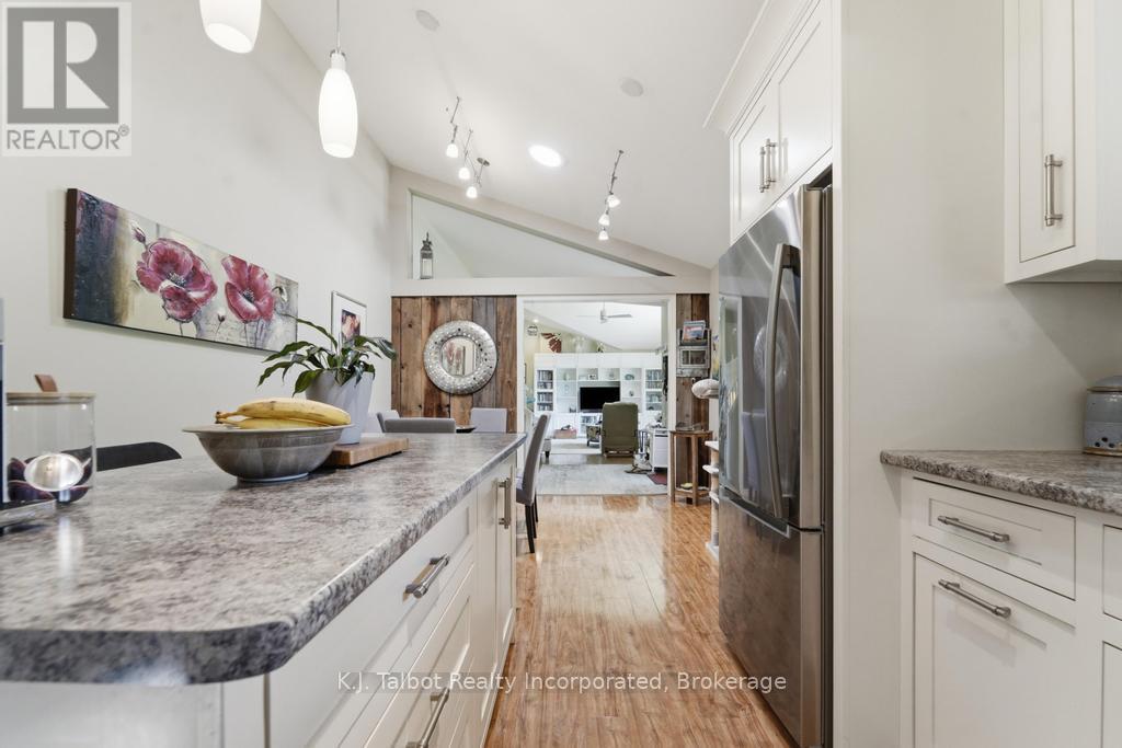6 DAVID STREET E - 17