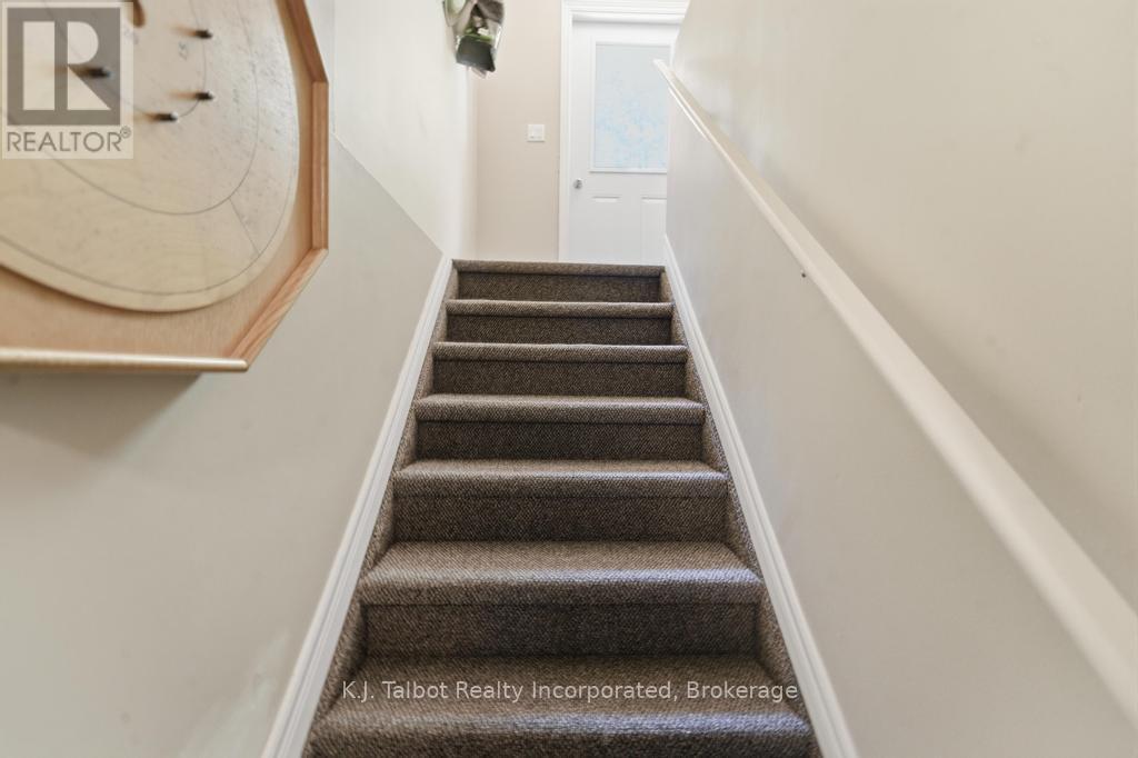 6 DAVID STREET E - 34