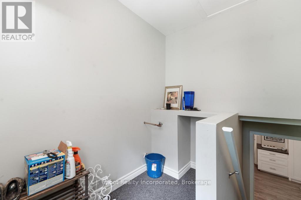 6 DAVID STREET E - 36