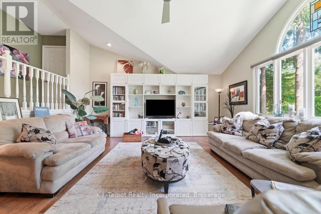 6 DAVID STREET E - 7