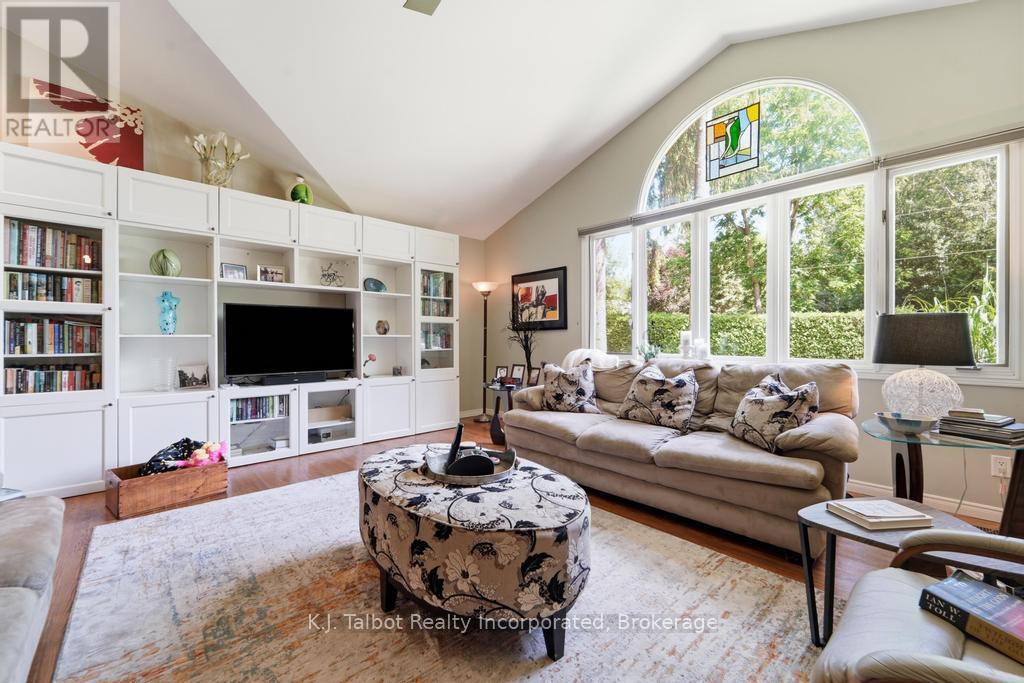 6 DAVID STREET E - 8