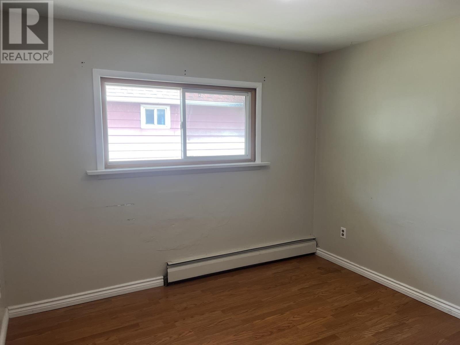 485 Wellington ST W - 27
