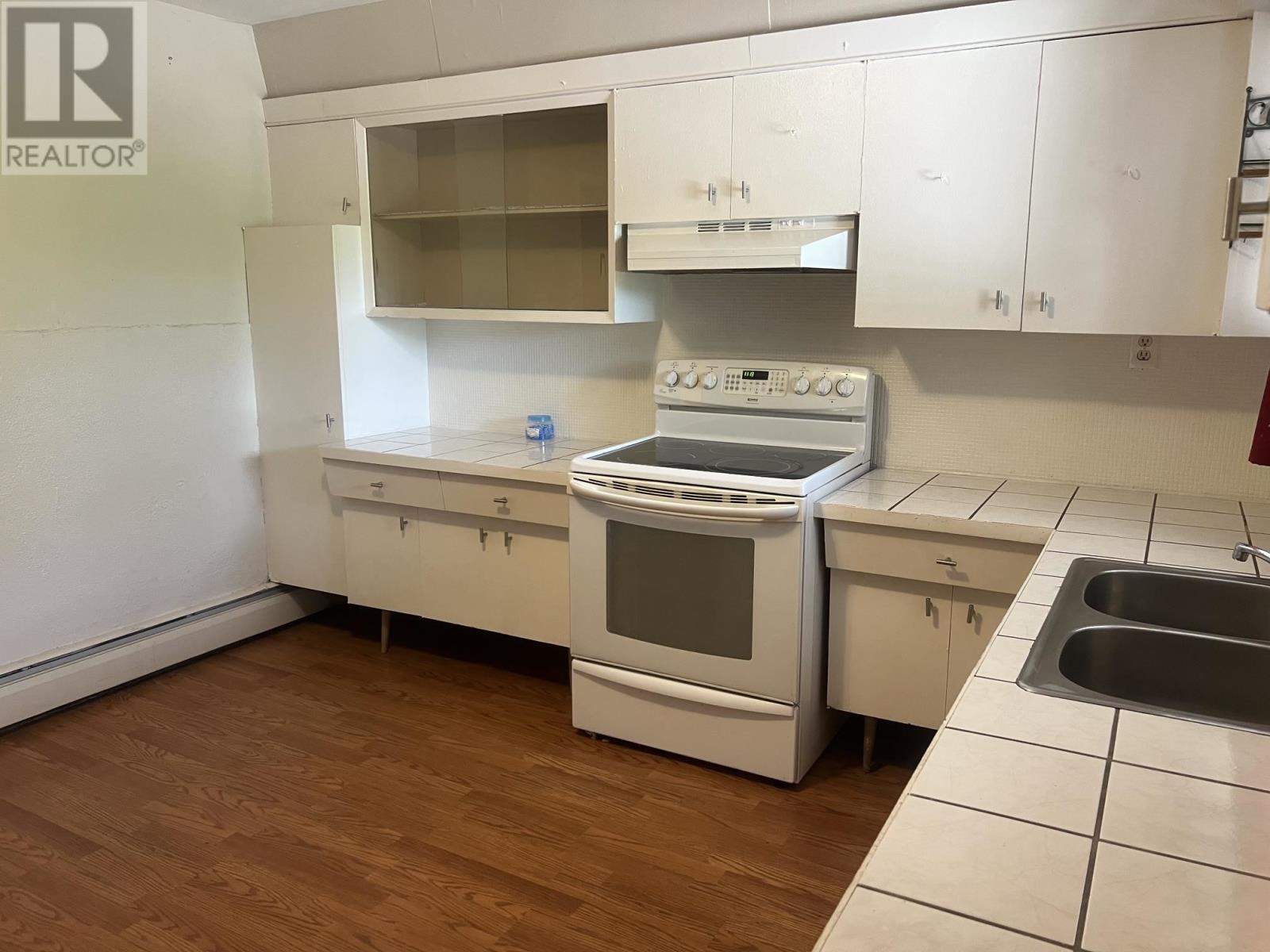 485 Wellington ST W - 23