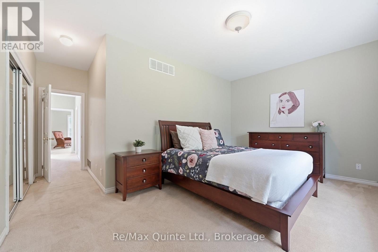 35 PENNY LANE - 32