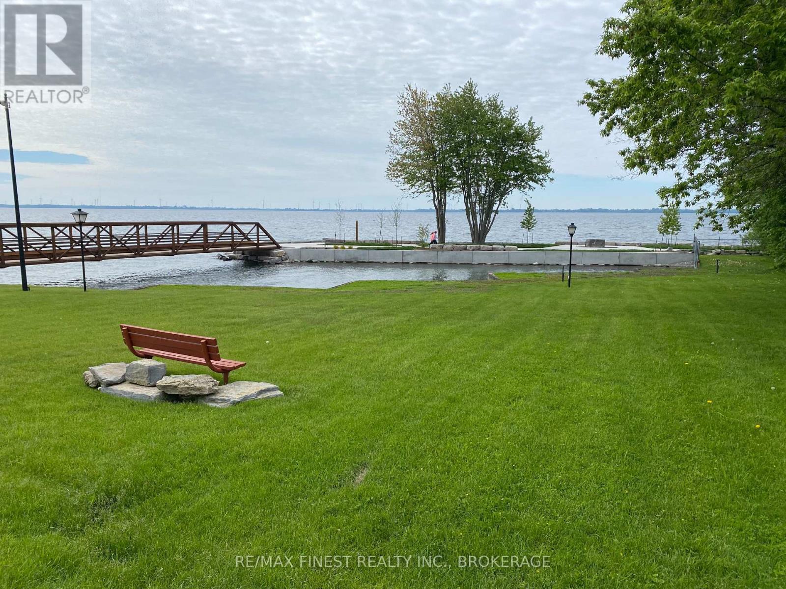 #206 2 MOWAT AVENUE - 35