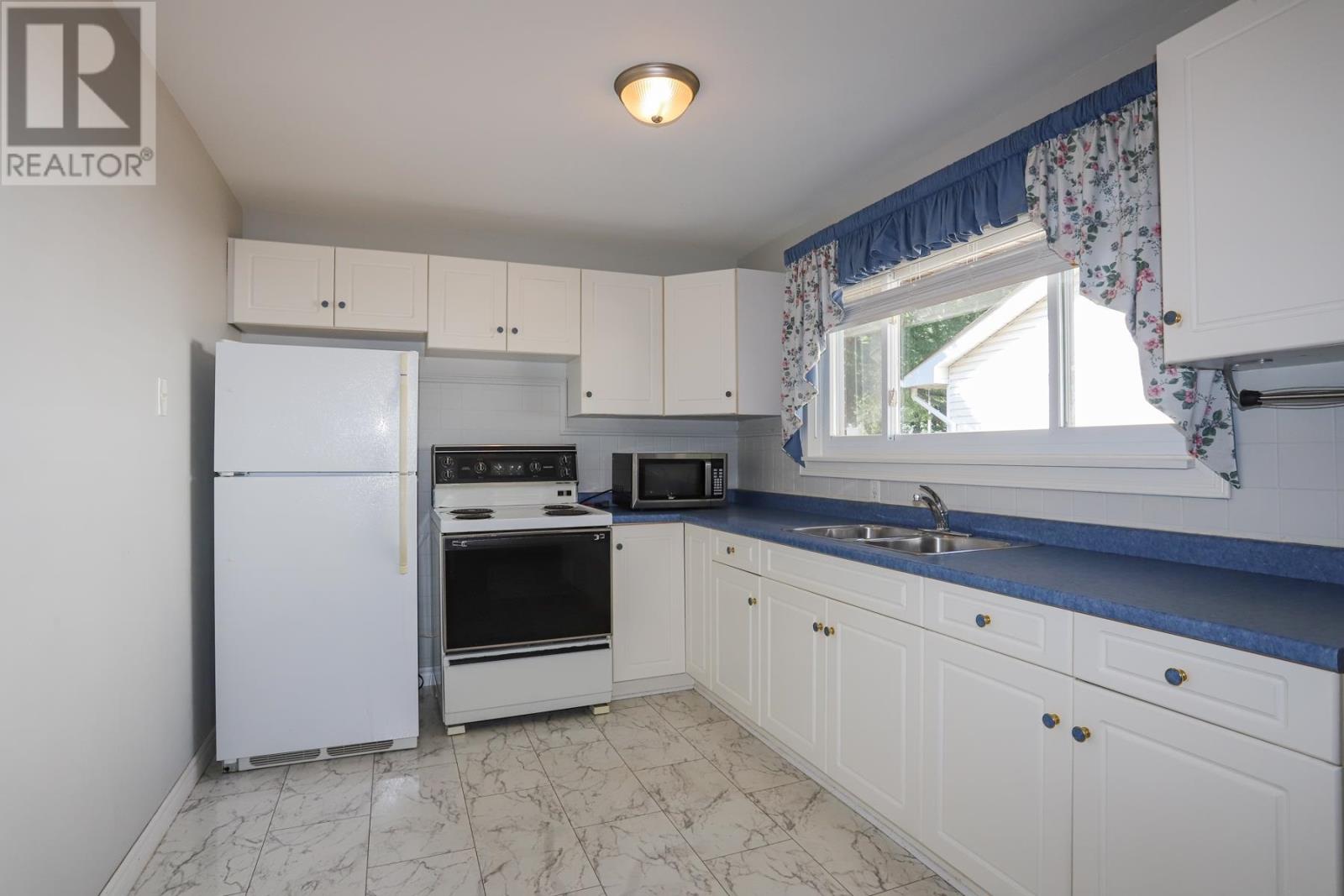 74 Grandriver CRES - 10