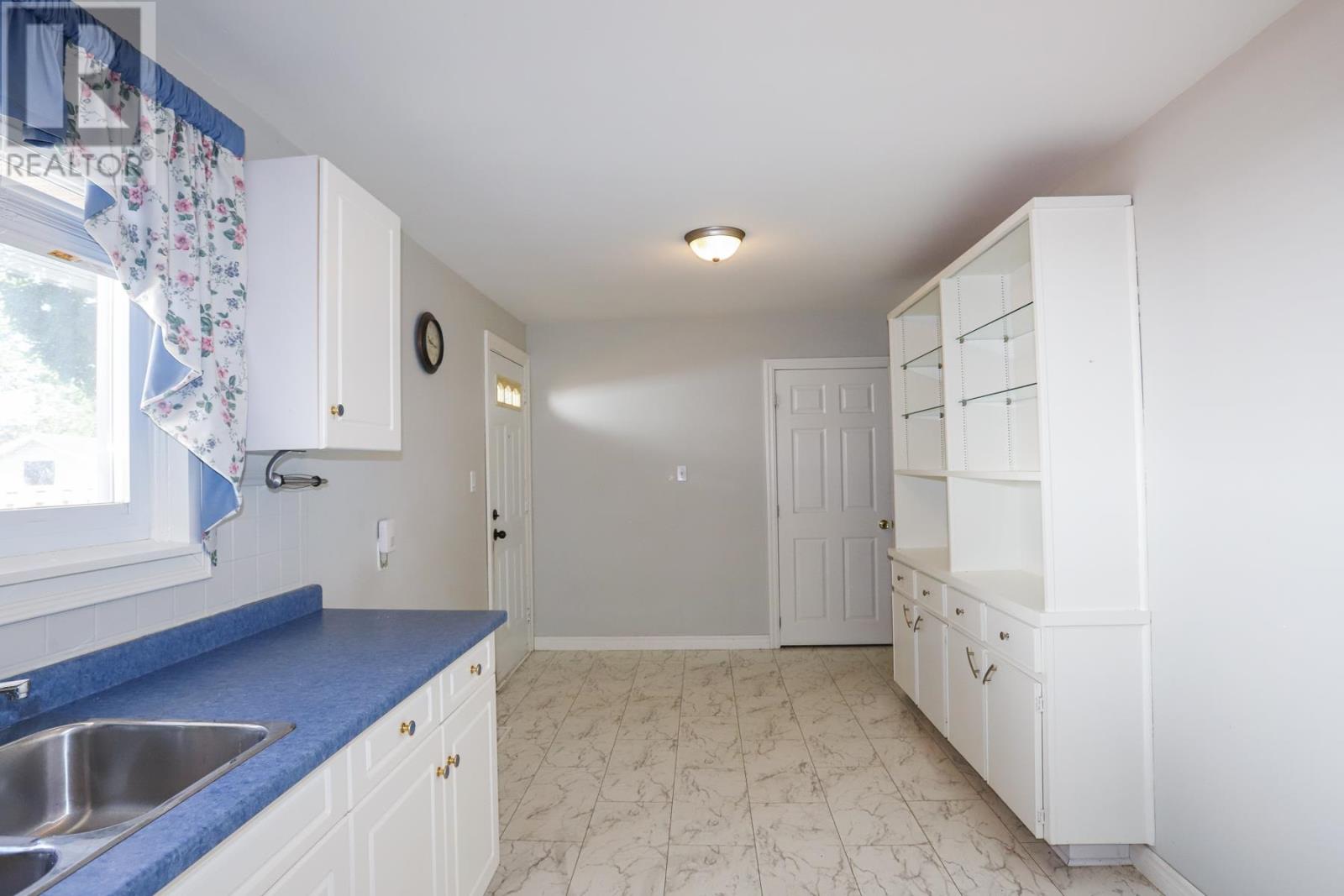 74 Grandriver CRES - 11
