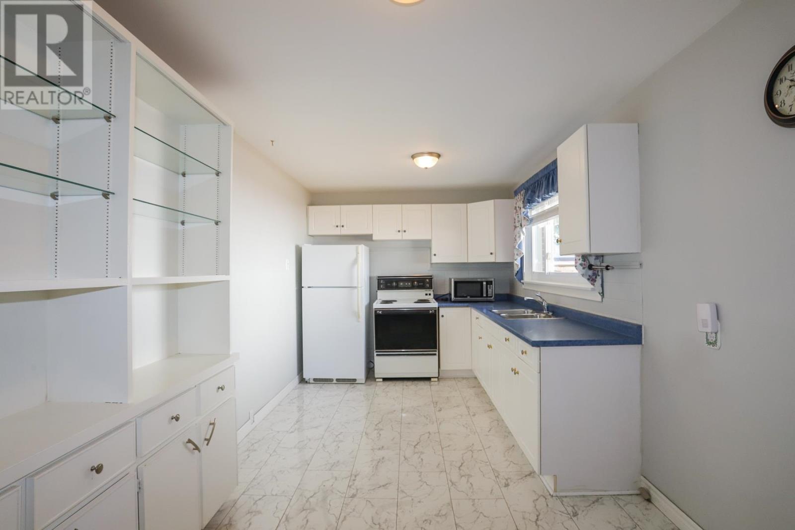 74 Grandriver CRES - 13