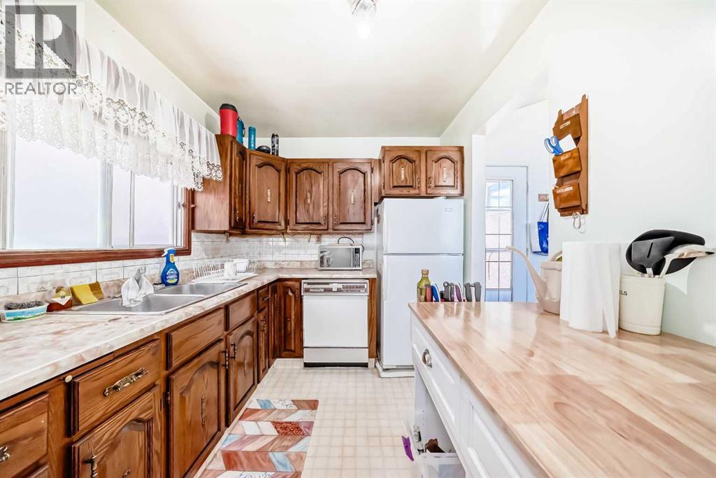 4407 Bowness Road NW - 9