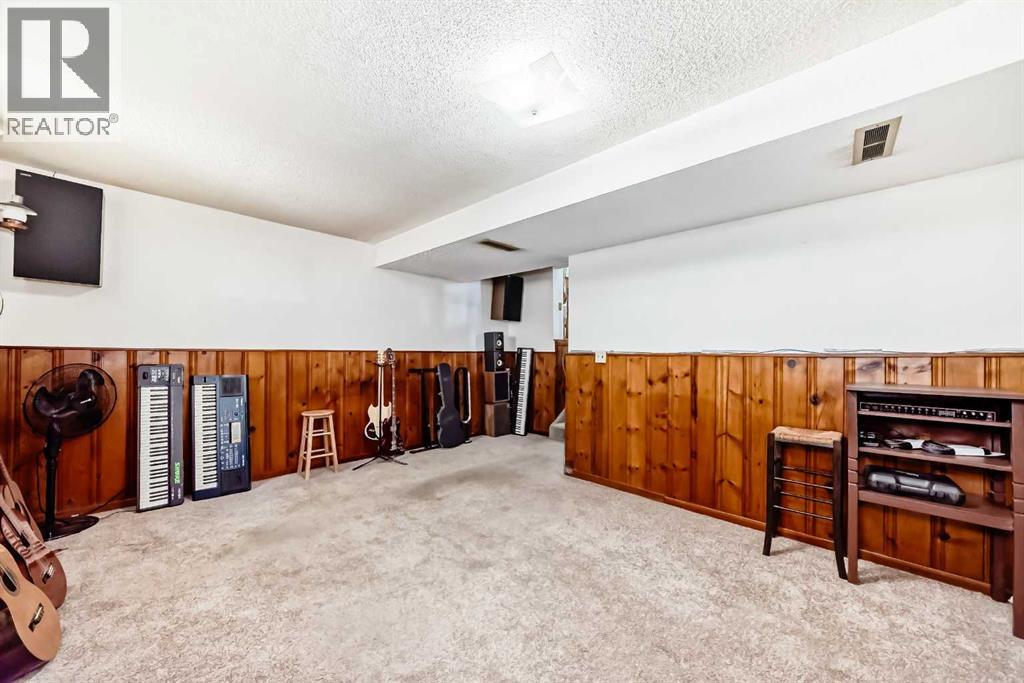 4407 Bowness Road NW - 20