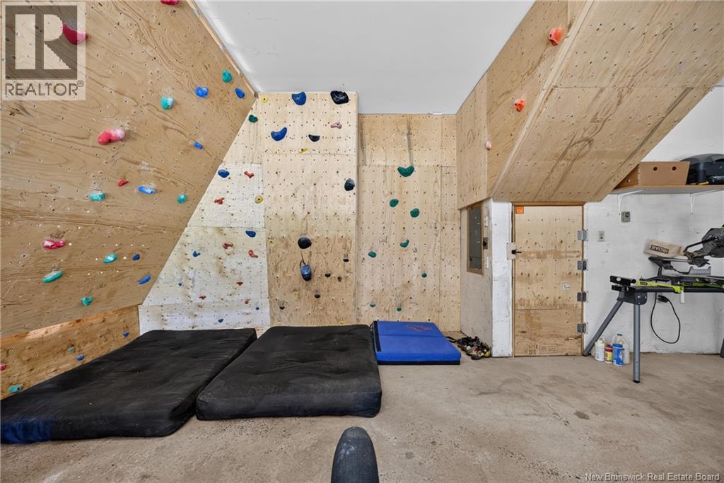 6 Lillian Lane - 44