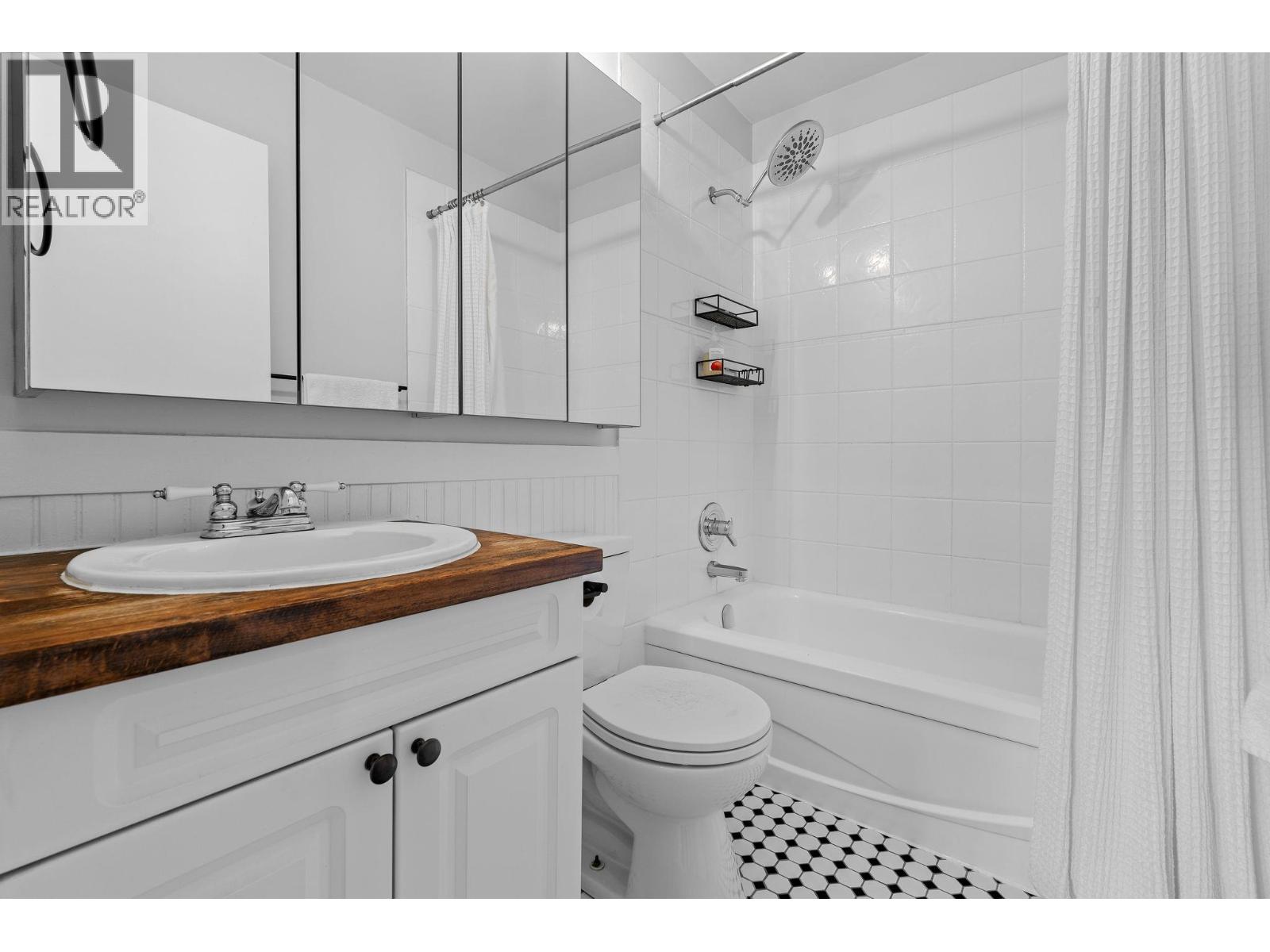 2 Bed, 2 Bath House for Sale in Vancouver – 218 W 15TH AVENUE, Vancouver – MLS# R3145439 - Image 33