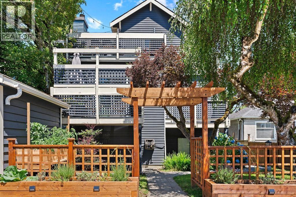 2 Bed, 2 Bath House for Sale in Vancouver – 218 W 15TH AVENUE, Vancouver – MLS# R3145439 - Image 34