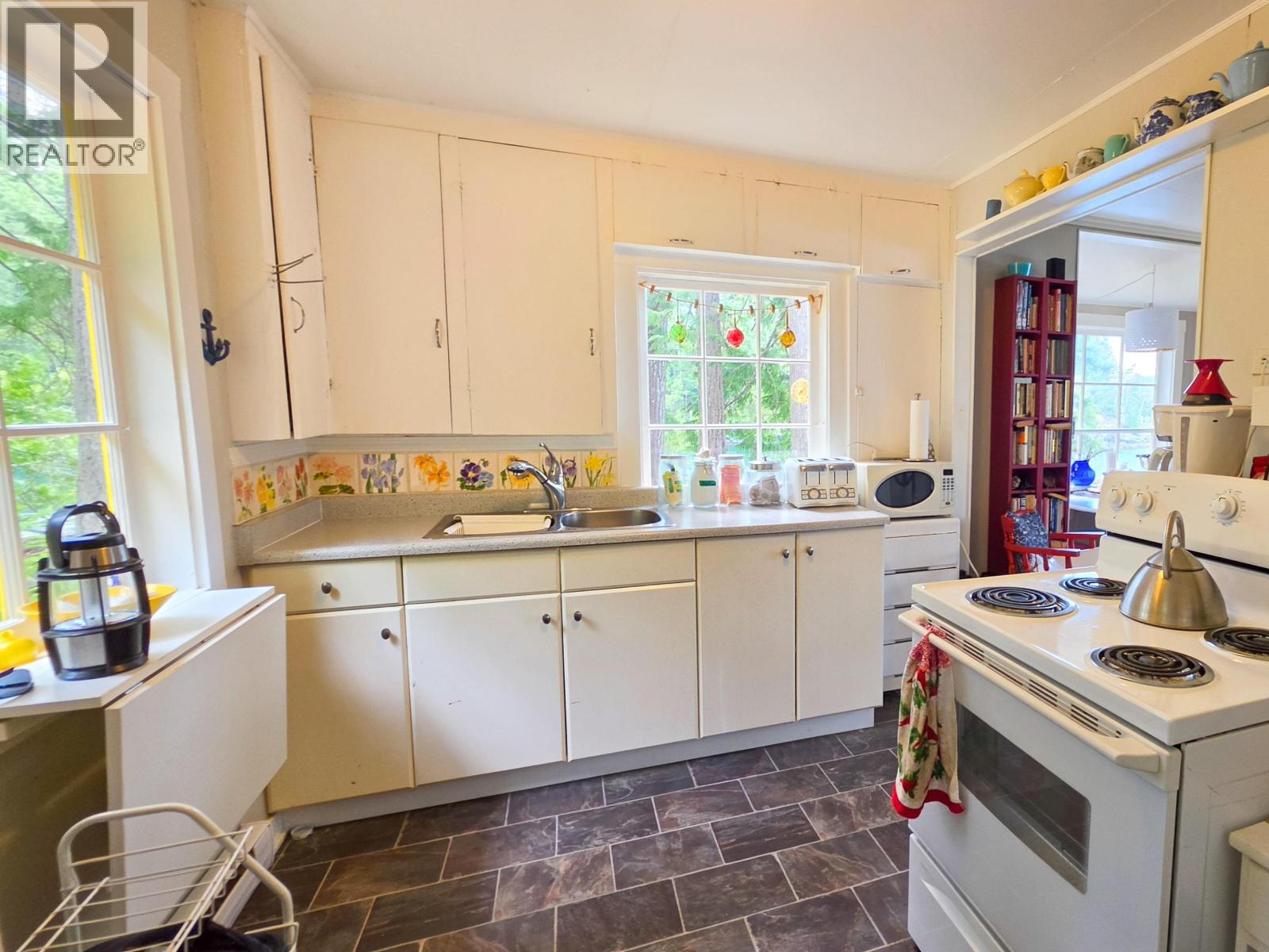 311 ARTHUR ROAD, Gambier Island