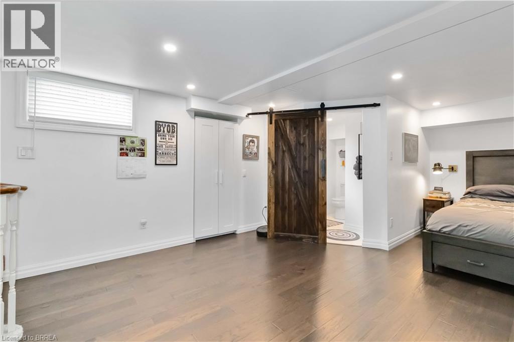 232 PARIS Road - 27