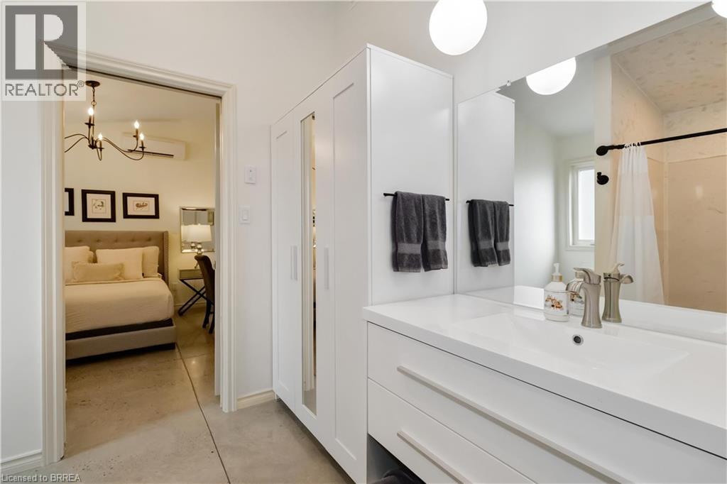 232 PARIS Road - 44