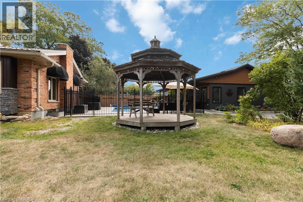 232 PARIS Road - 13