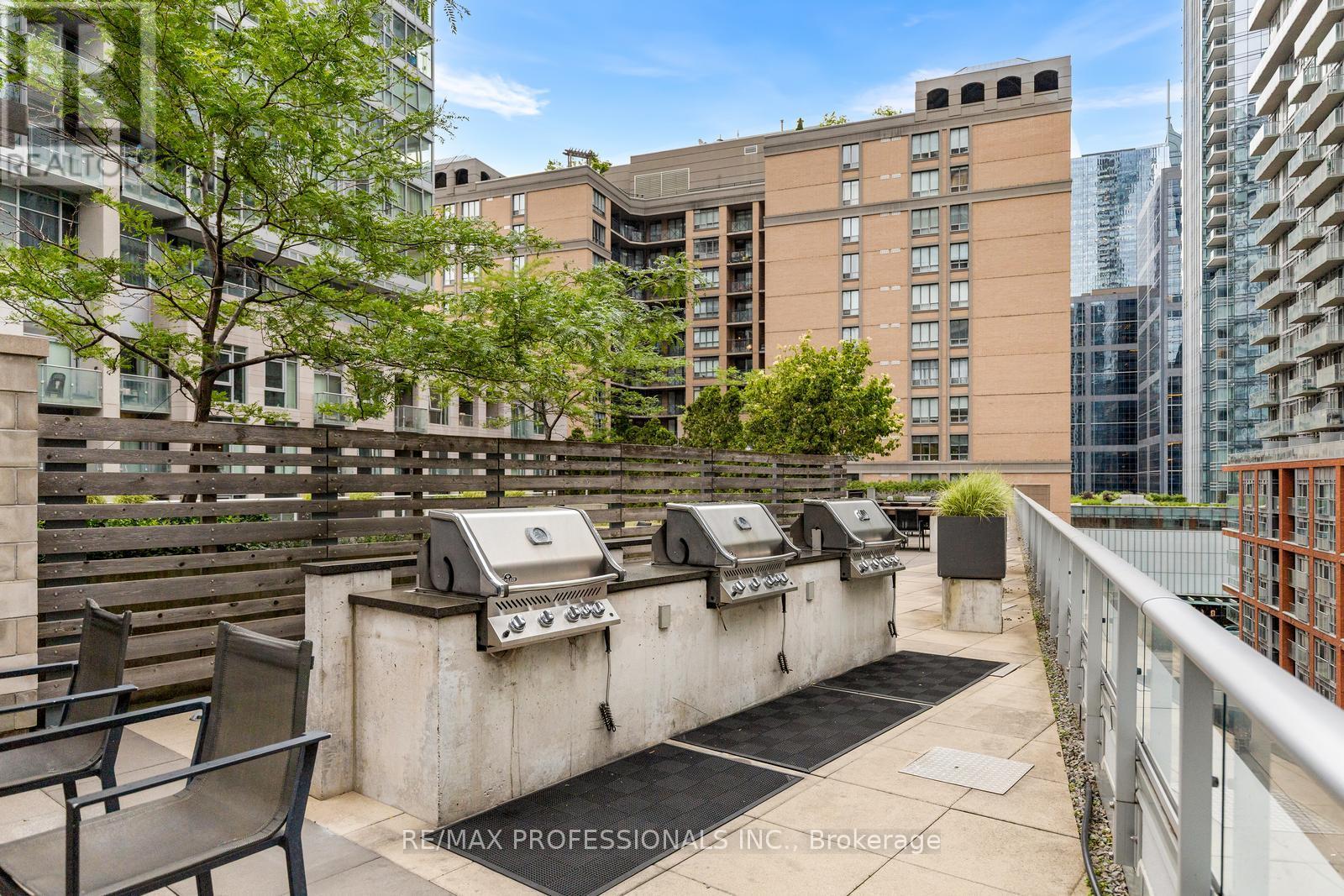 #325 30 NELSON STREET - Image 33