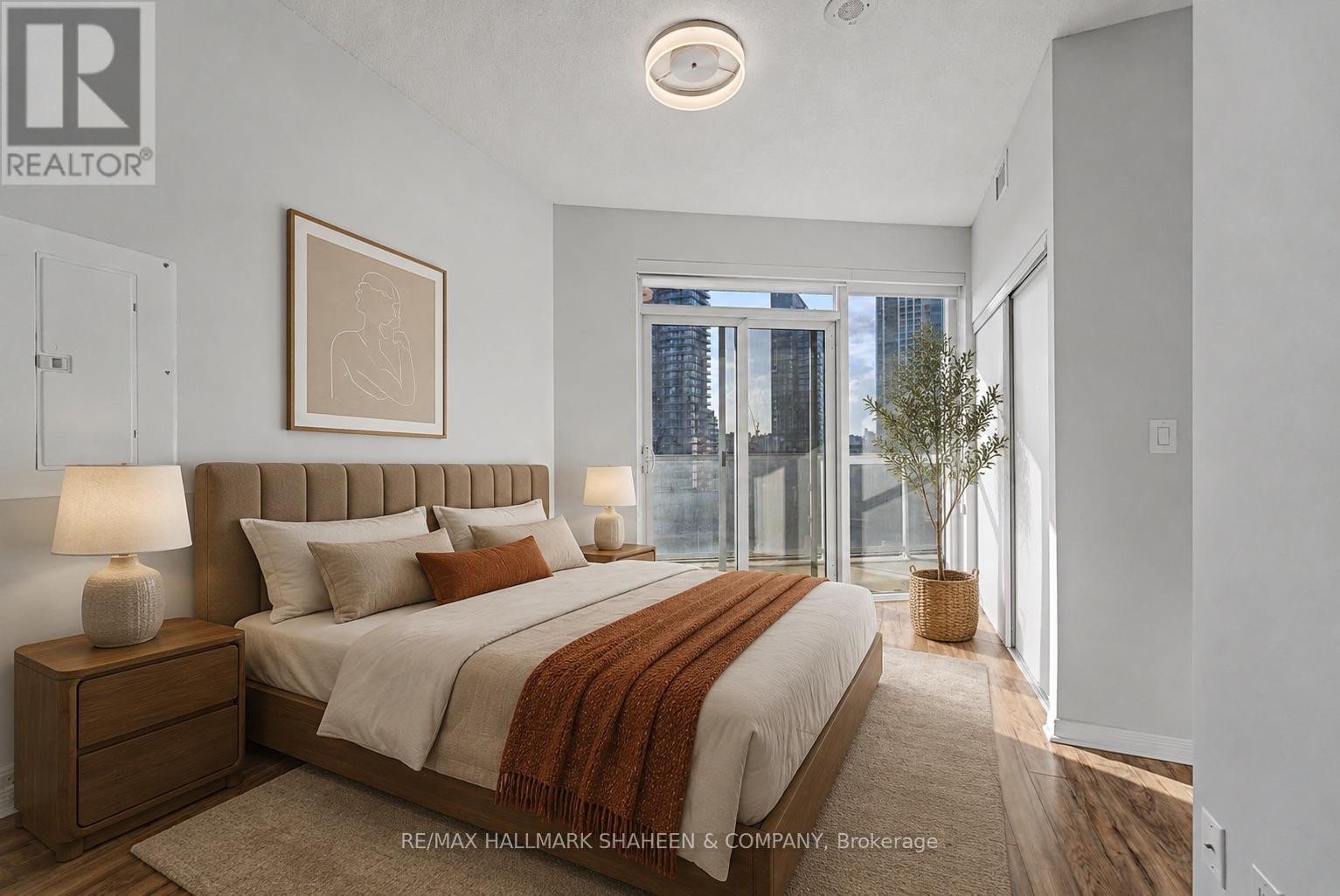 #1815 352 FRONT STREET W - 22