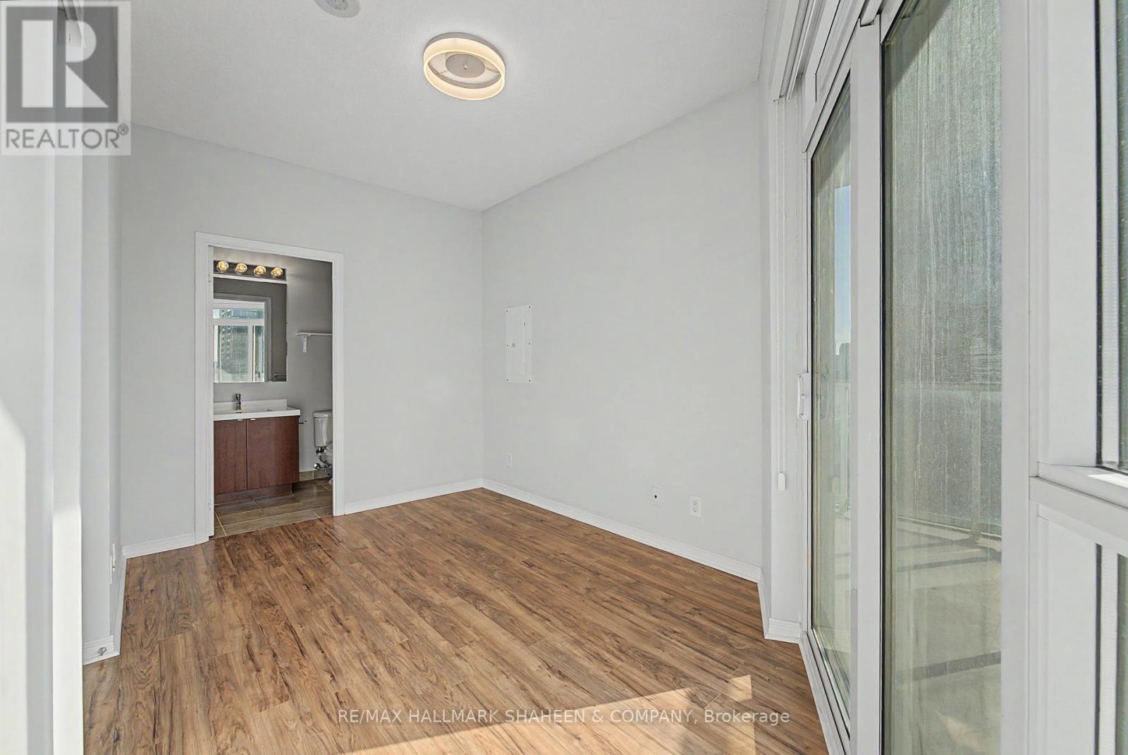 #1815 352 FRONT STREET W - 25