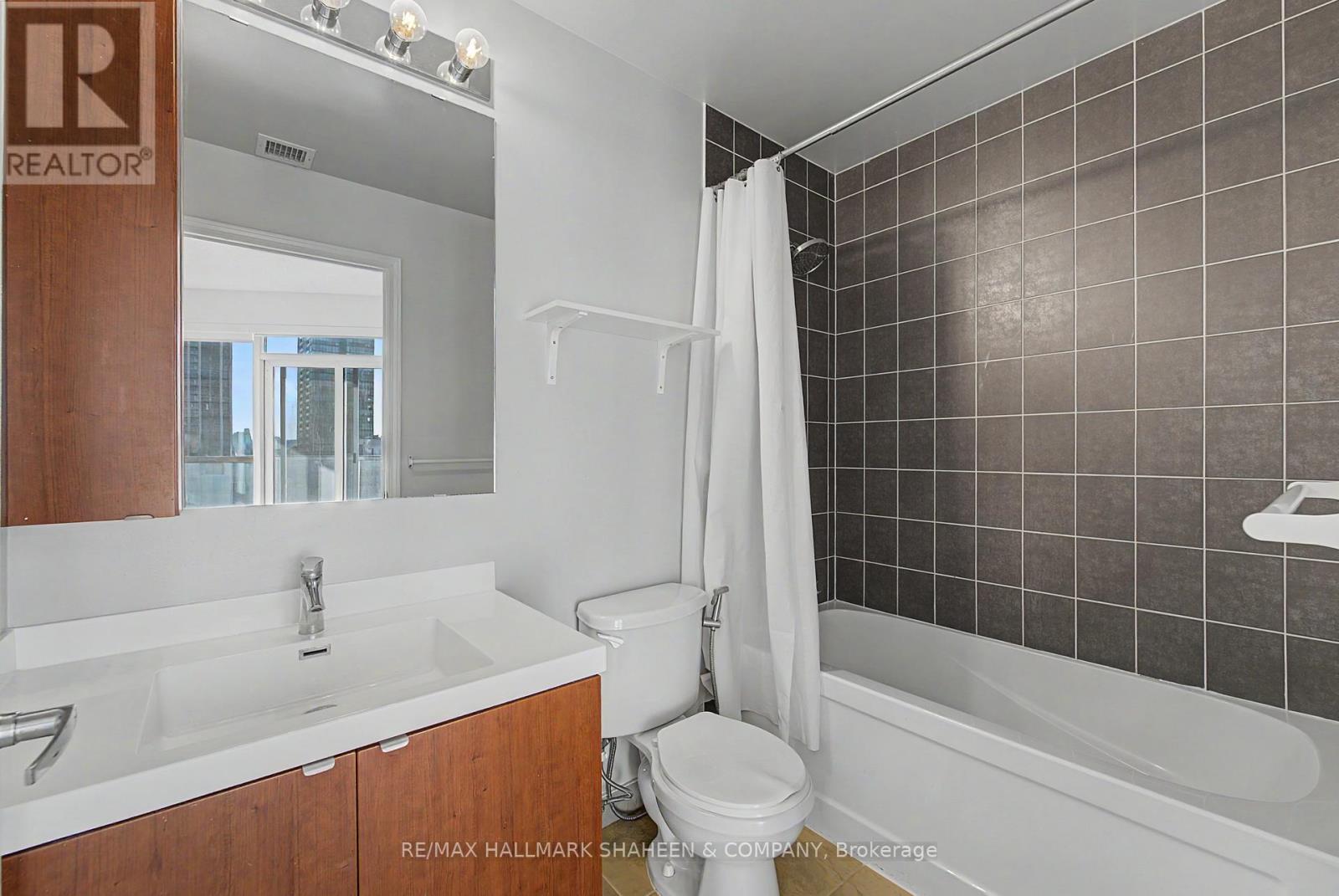 #1815 352 FRONT STREET W - 26