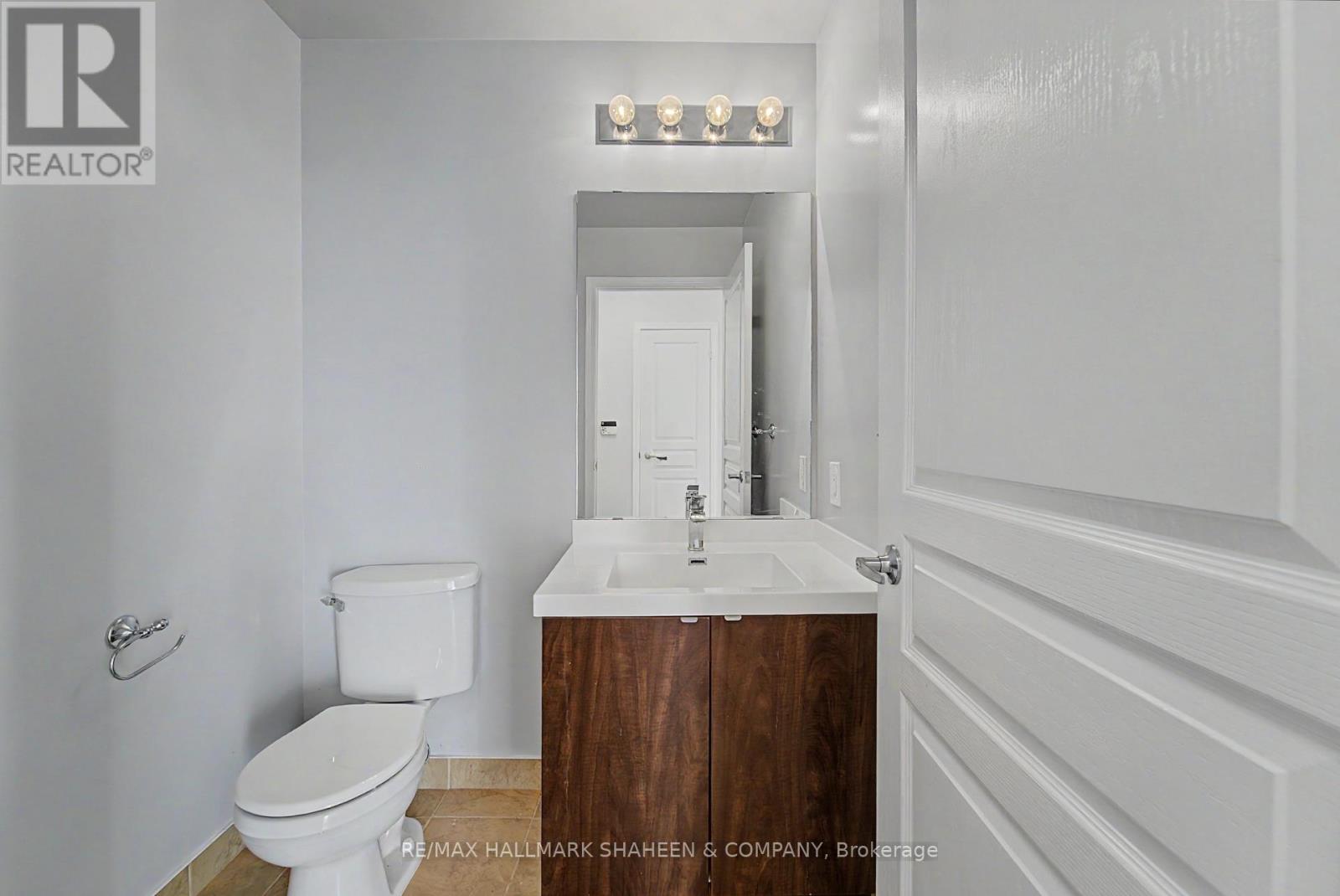 #1815 352 FRONT STREET W - 5