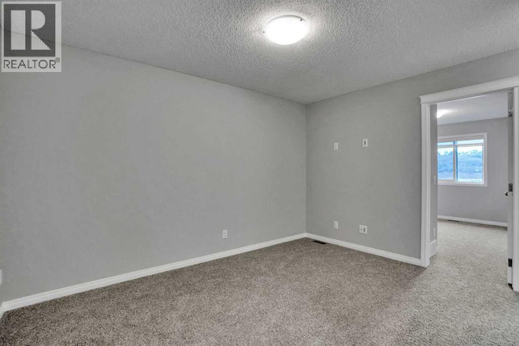 667 Wolf Willow Boulevard SE - 24