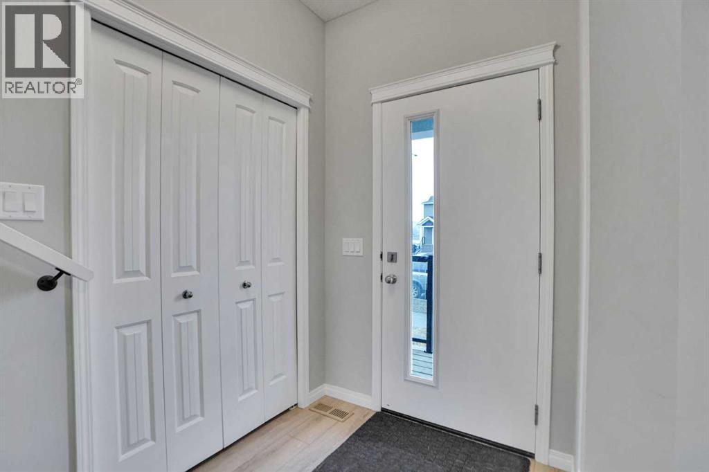 667 Wolf Willow Boulevard SE - 9