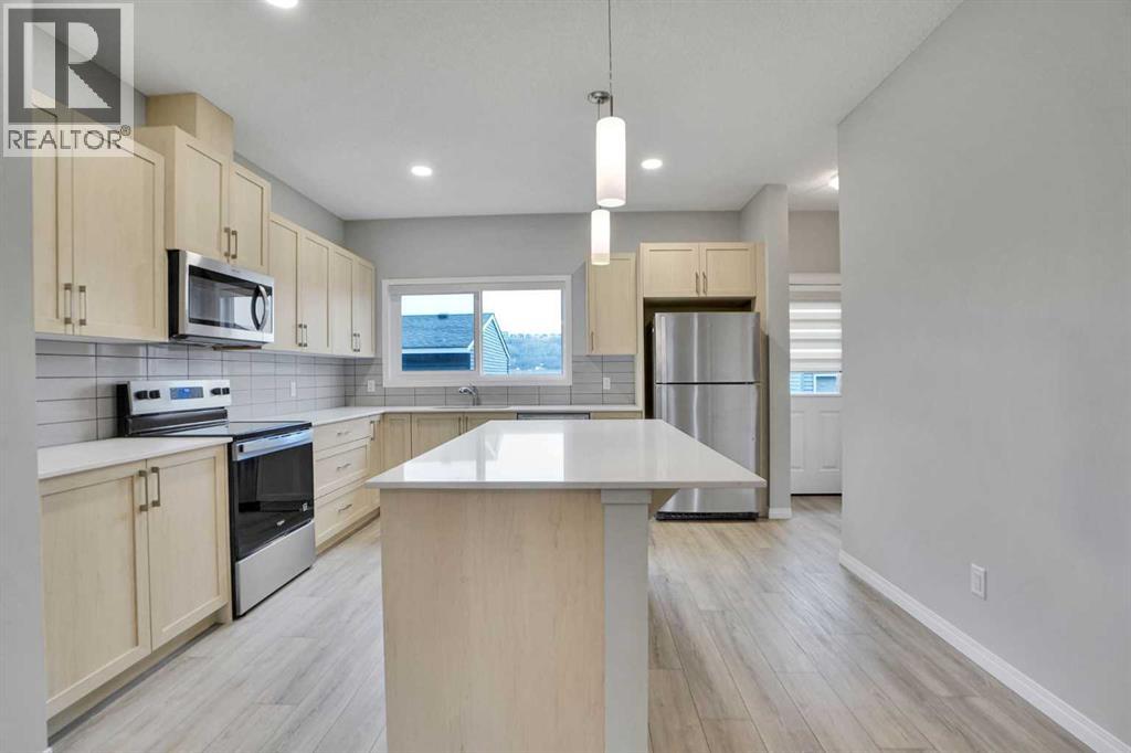 667 Wolf Willow Boulevard SE - 13