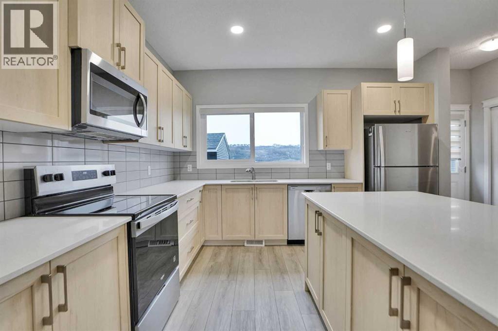 667 Wolf Willow Boulevard SE - 20