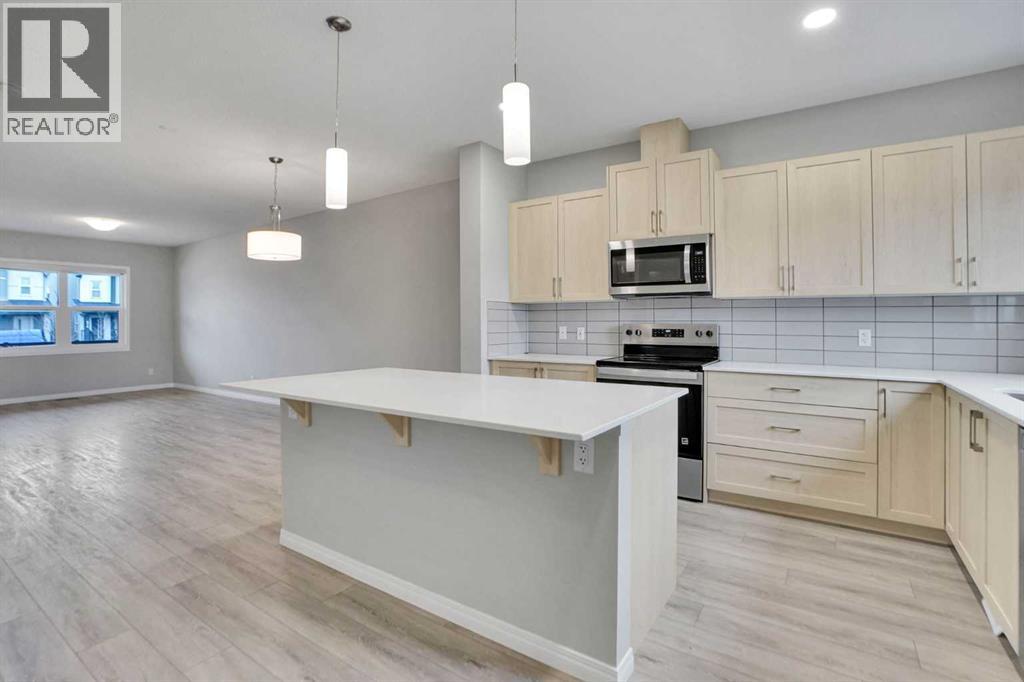 667 Wolf Willow Boulevard SE - 15