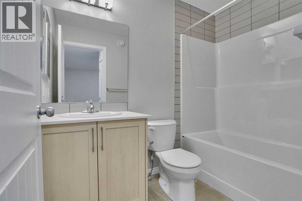 667 Wolf Willow Boulevard SE - 28