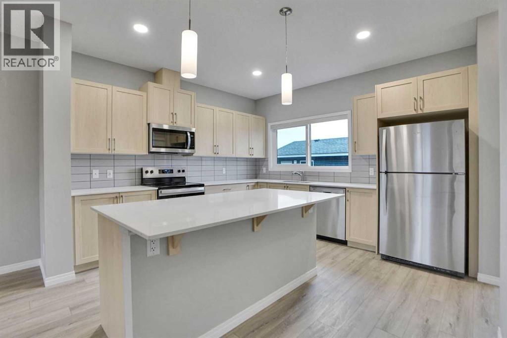 667 Wolf Willow Boulevard SE - 14