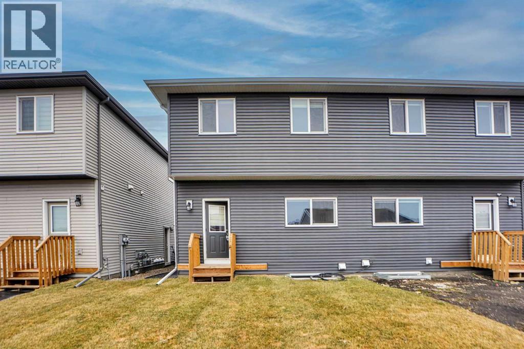 667 Wolf Willow Boulevard SE - 50