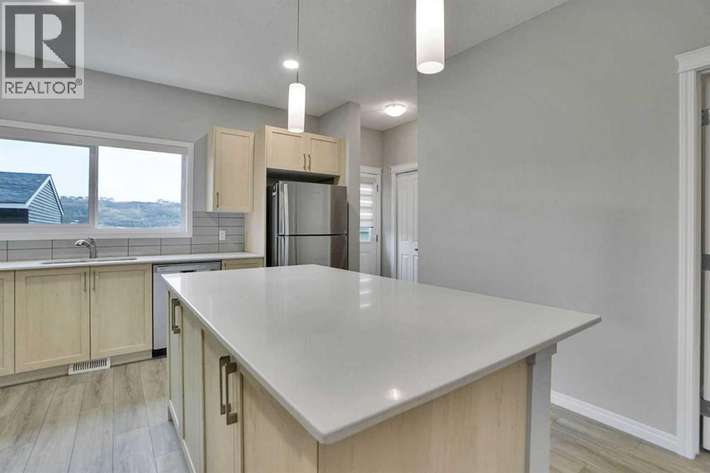 667 Wolf Willow Boulevard SE - 21