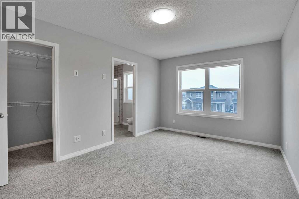 667 Wolf Willow Boulevard SE - 38
