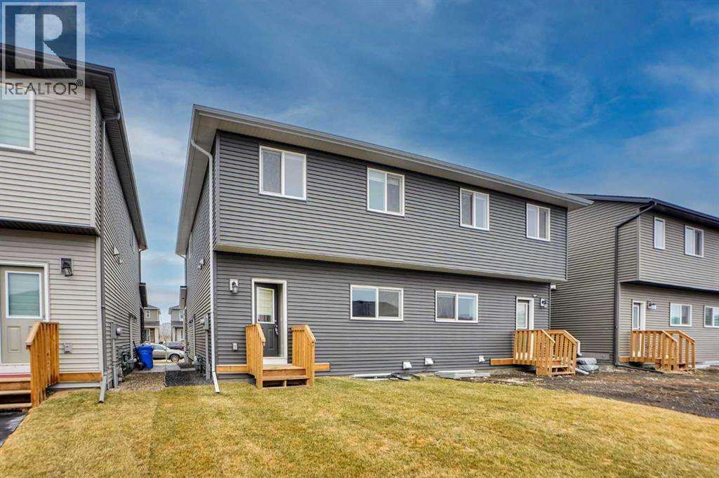 667 Wolf Willow Boulevard SE - 49