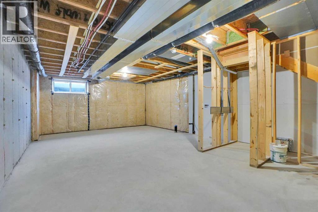 667 Wolf Willow Boulevard SE - 45