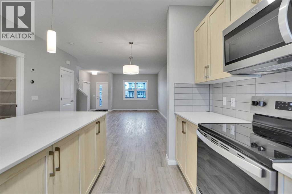 667 Wolf Willow Boulevard SE - 17