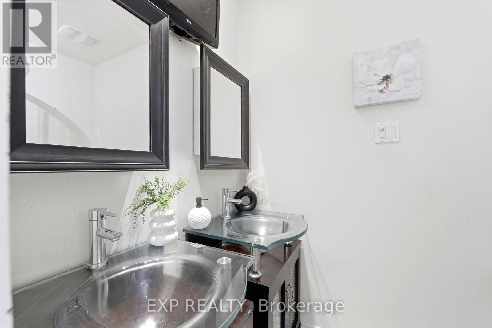 111 GERALD CRESCENT - 31