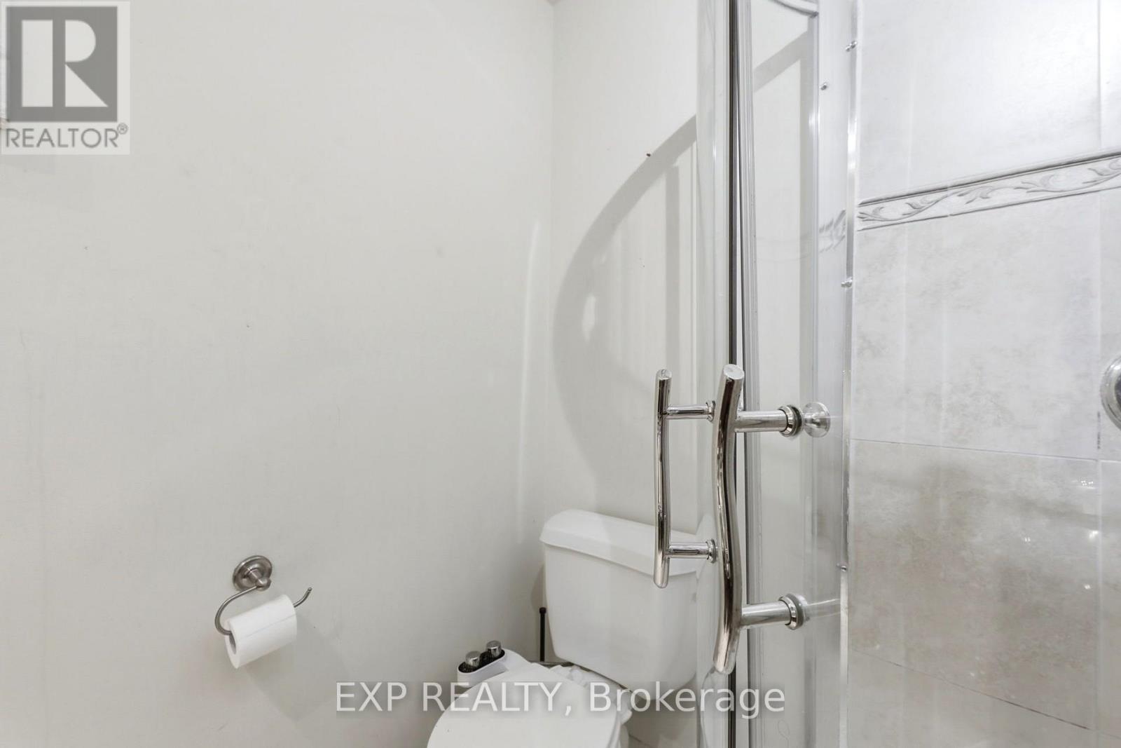 111 GERALD CRESCENT - 32